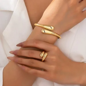 سوار وخاتم مفتوح